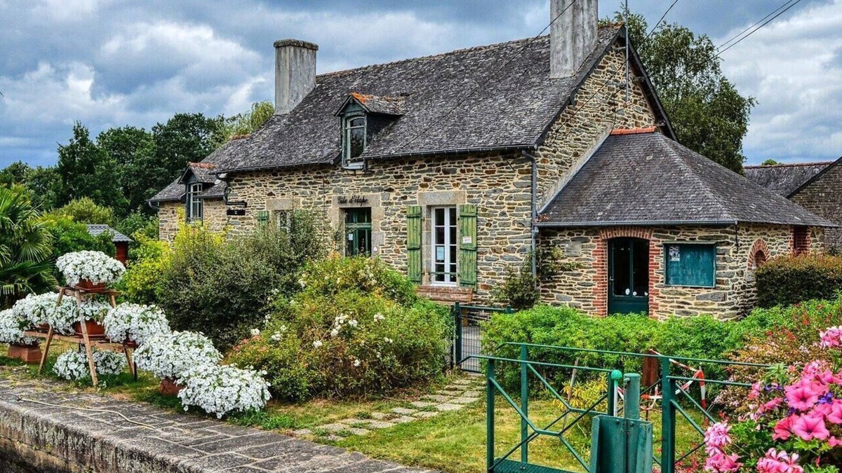 Bains-sur-Oust House | Campsite Le Plein Air Bainsois ** - Louisiane tent 1 room 2 adults + 2 children Without Sanitary