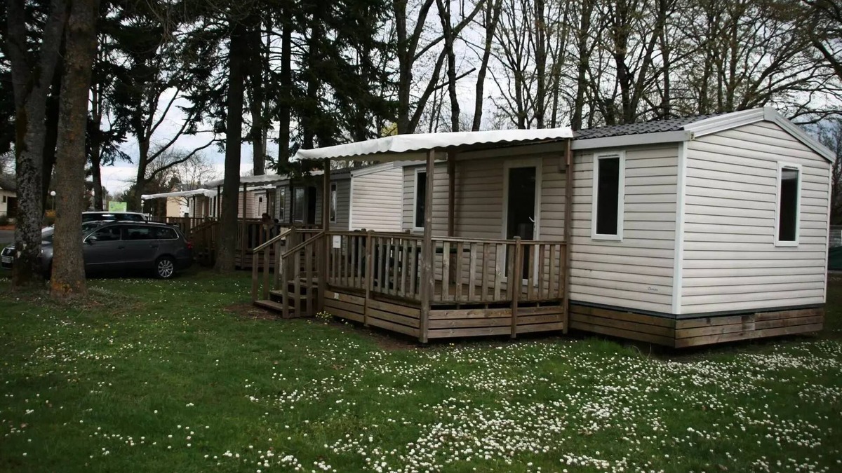 Chateauroux House | Campsite Le Rochat-Belle-Isle * - Mobilhome Privilege (2 bedrooms with terrace) 5 people