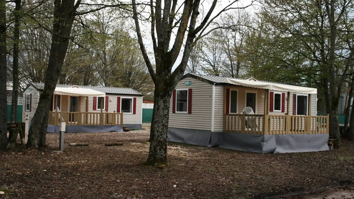Chateauroux House | Campsite Le Rochat-Belle-Isle * - Mobilhome Trio (3 bedrooms with terrace) 7 people