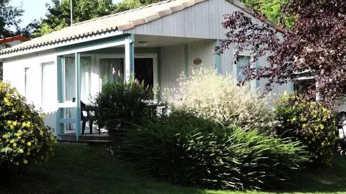 Saint-Laurent-sur-Sevre Ski Chalet | Campsite Le Rouge Gorge* * - LOCATION CHALET 28m2 TV (2 bedrooms) COMFORT 6 persons