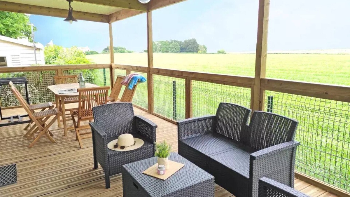 Saint-Laurent-sur-Sevre House | Campsite Le Rouge Gorge* * - CABANE LODGE PREMIUM BORA BORA 3 CH 7 PERS CLIM TV LAVE VAISSELLE 7 persons