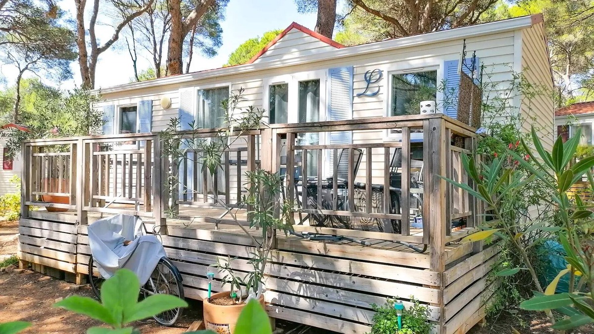 Castelnau-de-Guers House | Campsite Residential La Pinède * - Tribord COMFORT -3 bedrooms 32m2- *Clim, terrace, TV* 6 persons