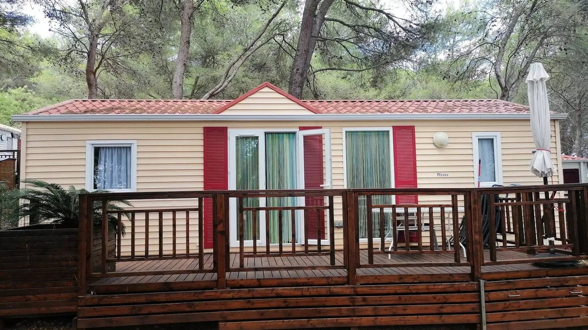 Castelnau-de-Guers House | Campsite Residential La Pinède * - Florès3 CONFORT-3 bedrooms 35m2- *Clim, terrace, TV* 6 persons
