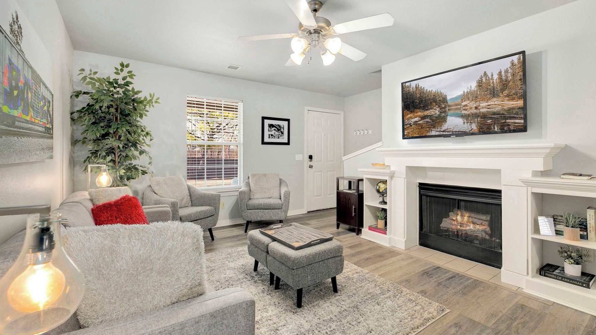 Fayetteville House | Campus Corner-1 Mi to UofA- 1 Mi to Downtown