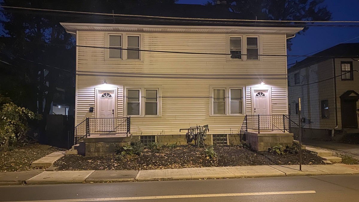 Columbus House | Campus Crest A (Cozy 2 bdrm Near Campus Townhouse)