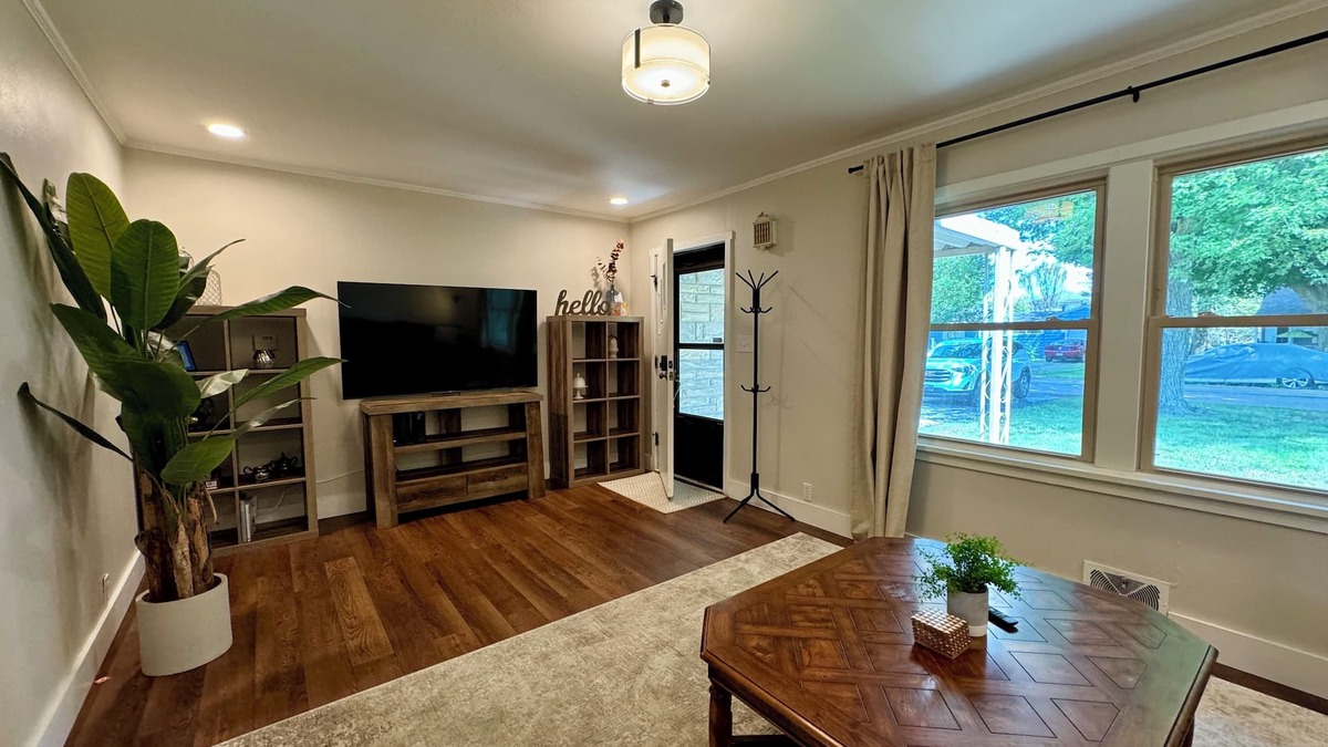 Marion House | Campus Den on Poplar St.