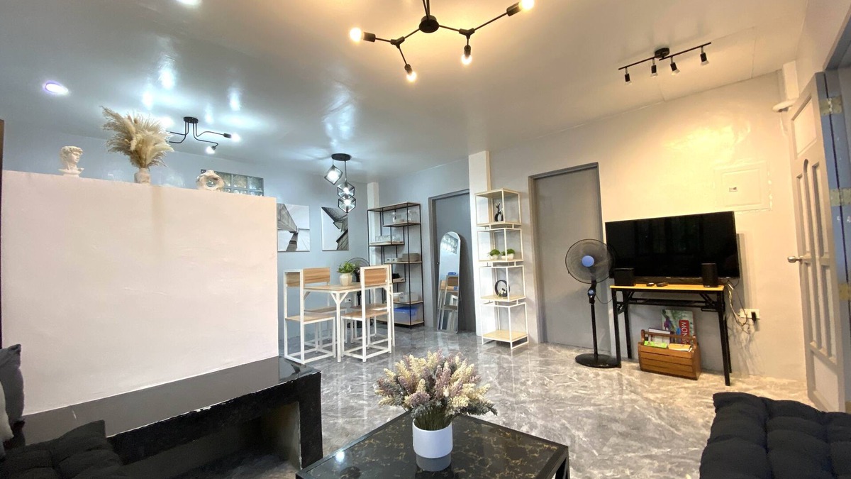 Virac House | Can Accommodate up to 10 Guests - Near Virac Airport