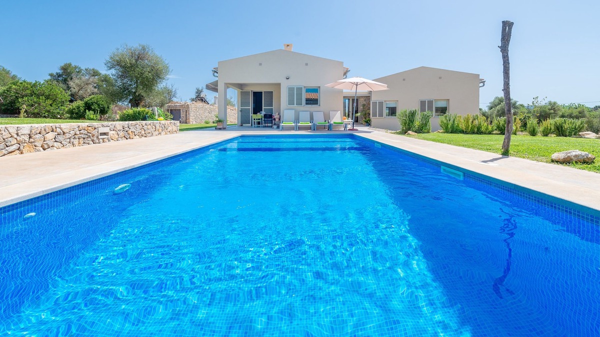 Arta Villa | CAN COLOMER FERRAGUT - Modern villa with private pool in the countryside. Free WiFi.