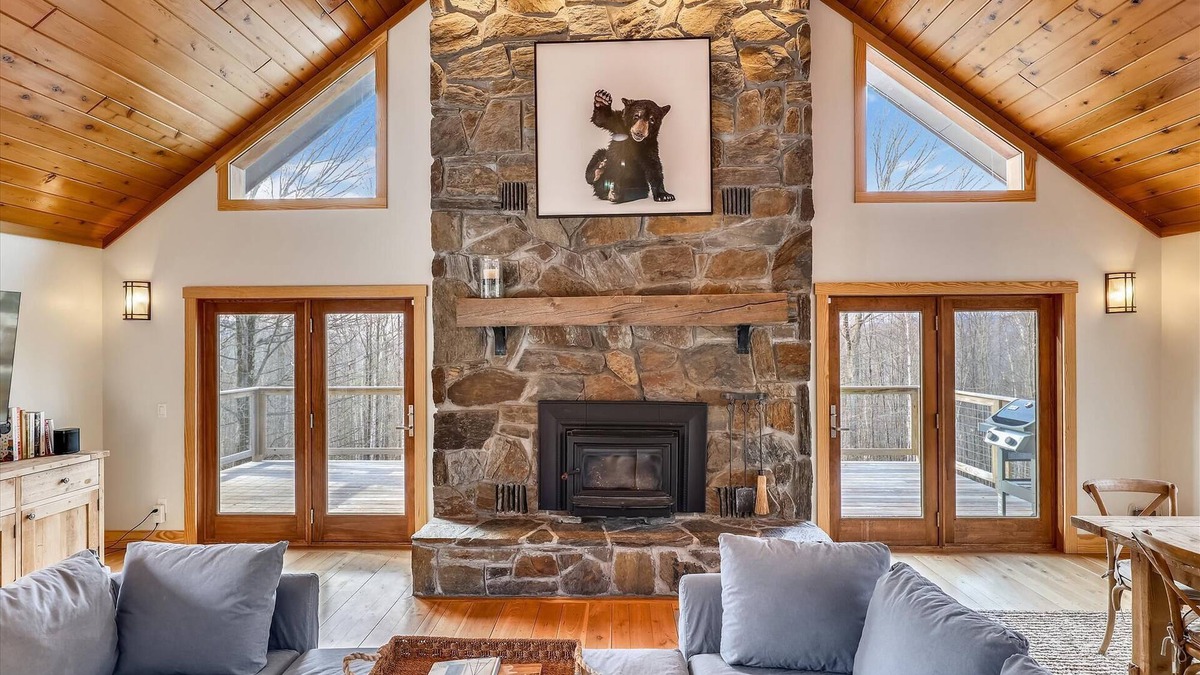 Stowe Area Ski Chalet | Can't Bear to Leave - Perfectly Appointed Chalet in Stowe!