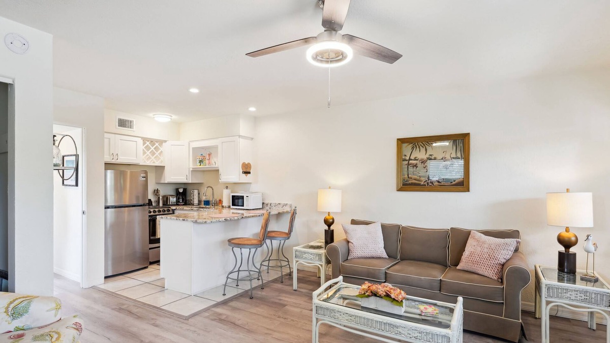 Gulfport Condo | Can't Beat the Location~ Pet Friendly~ Parking Available~ 1BR Beach Quarters #5