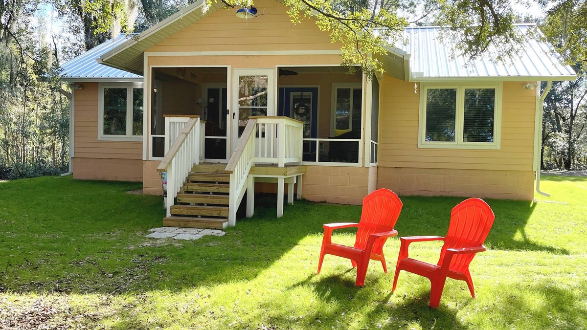 Melrose House | Can't Believe Summer's Almost Over? Wait! This is Florida! Lake, firepit, boats
