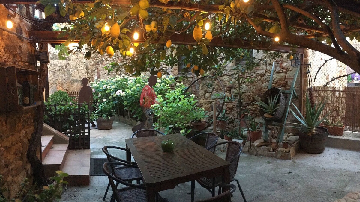 Pals House | Can Zoilo, in the heart of the medieval center of Pals. WIFI and Air Ac. FREE.