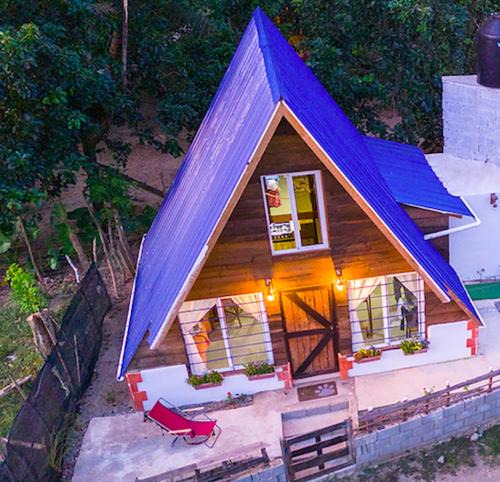 Jarabacoa House | Canada House Queen bed in 2nd floor dbl sofa bed in 1st floor BBQ Private pool, river
