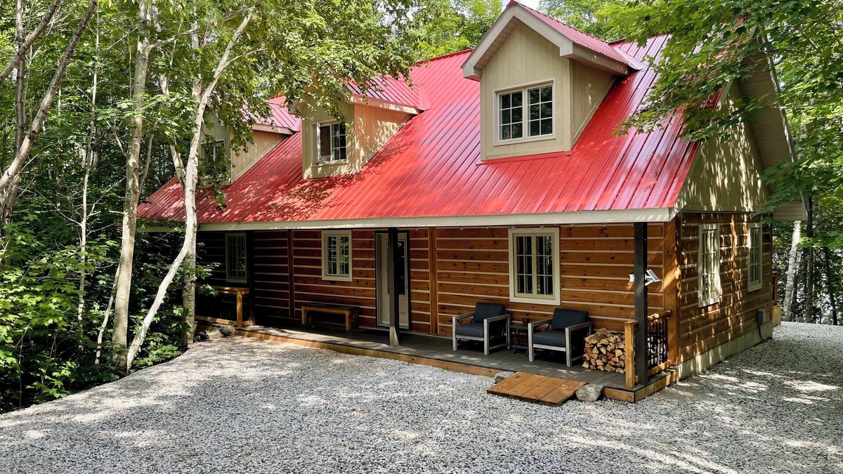 Messines Cottage | Canada House Retreat - Beautiful Lakefront Oasis