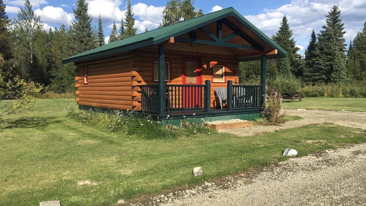 Crescent Spur Cabin | Canadian Country Cabins.