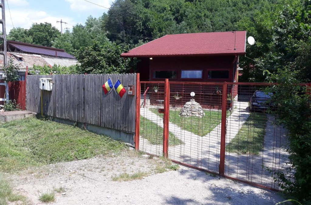 Sarata-Monteoru Cabin | Canadian House