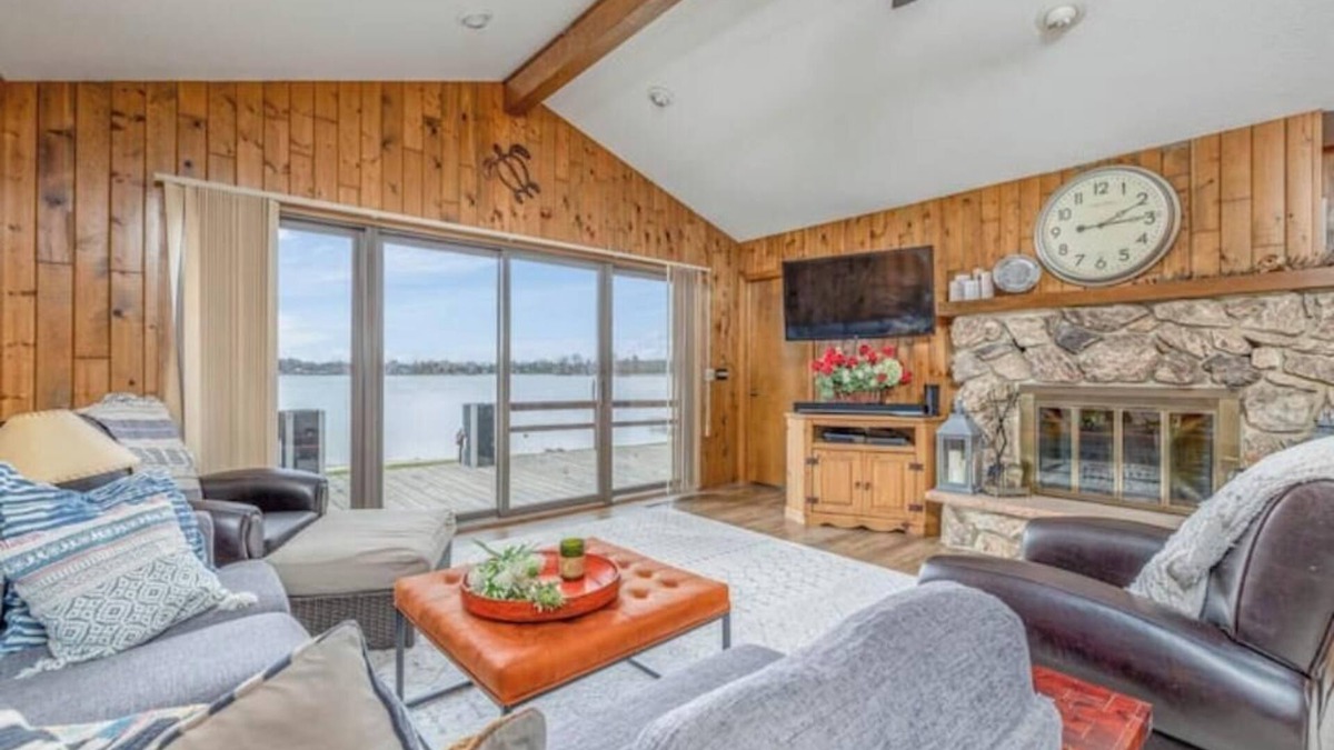 Canadian Lakes House | Canadian Lakes, Michigan beach home on private lakenn