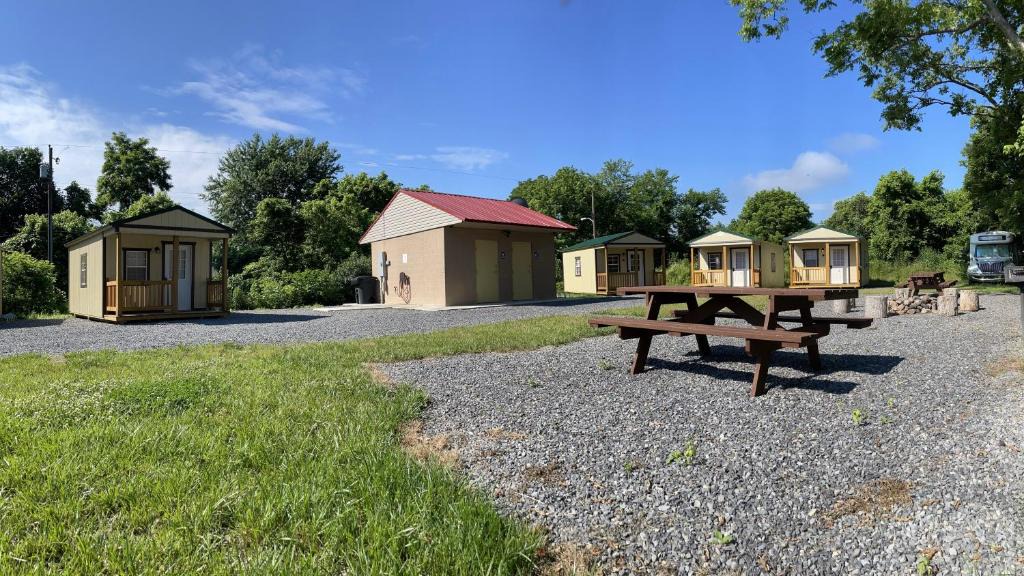 Paw Paw Ski Chalet | Canal Cabins