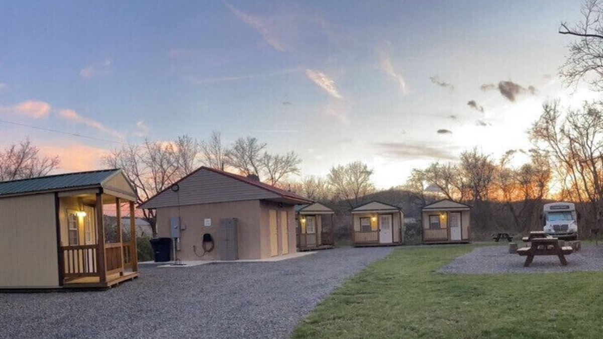 Paw Paw Cabin | Canal Cabins