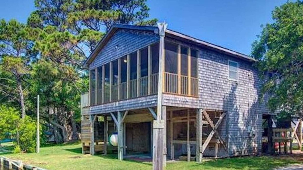Brigands' Bay House | Canal Front Home in Beautiful Brigands Bay, Pet Friendly