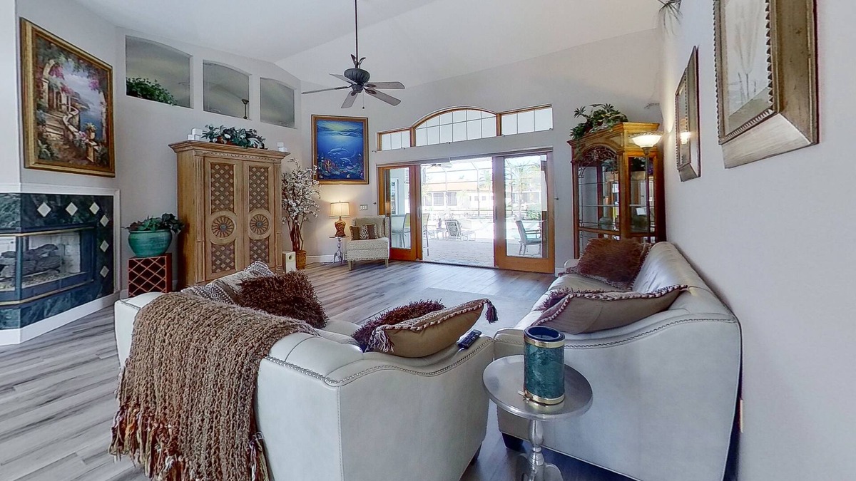 Edgewater House | Canal Front Home with Screened Pool/Spa, Entertainer's Patio & Grill + Fast WiFi