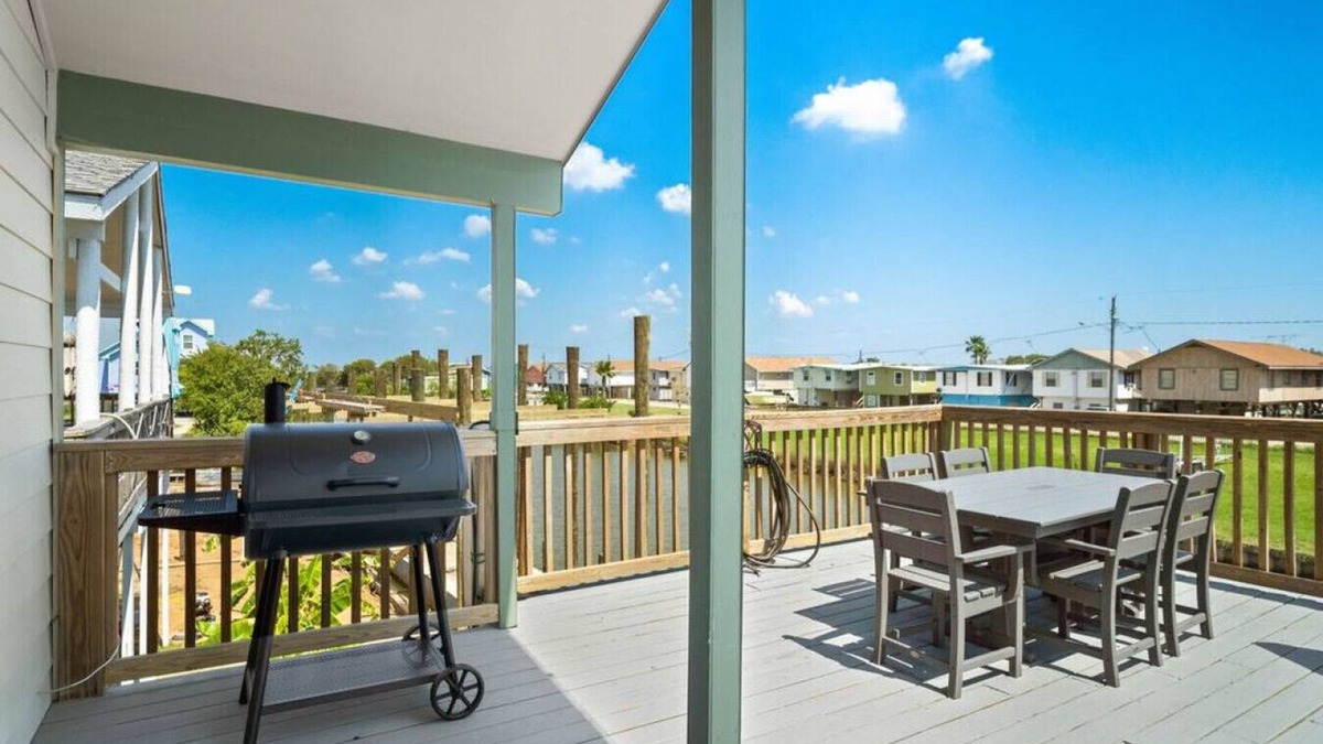 Freeport House | Canal Front Home With Two Docks and Huge Gameroom
