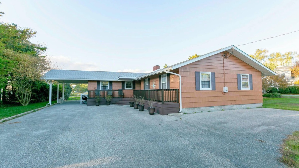 North Shores House | Canal-Front Retreat: 5BR Home w/Private Dock, Porch, Beach & Pool Access!