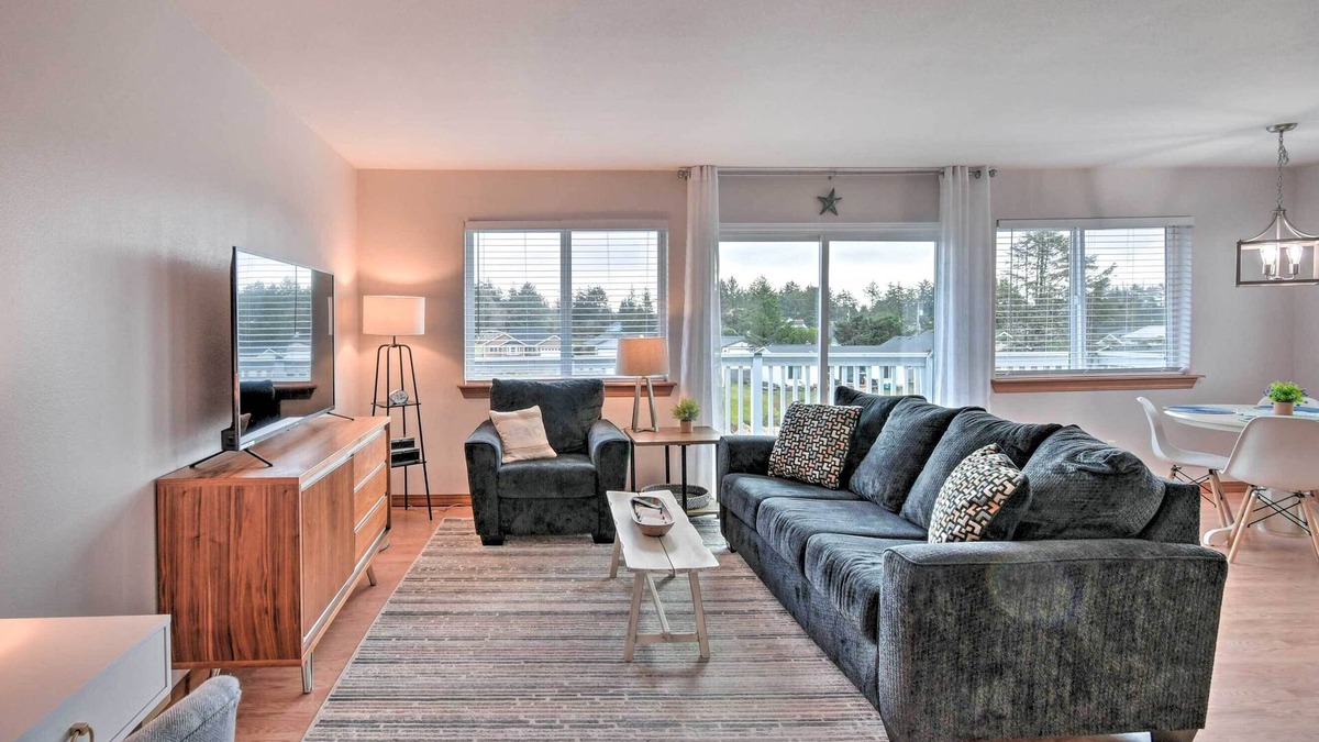 Ocean Shores Condo | Canal-Front Vacation Rental in Ocean Shores
