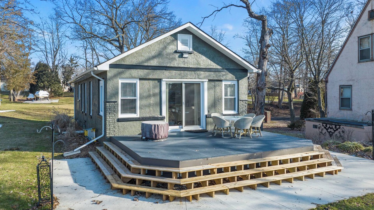 White Lake House | Canal-Front White Lake Escape w/Paddleboard