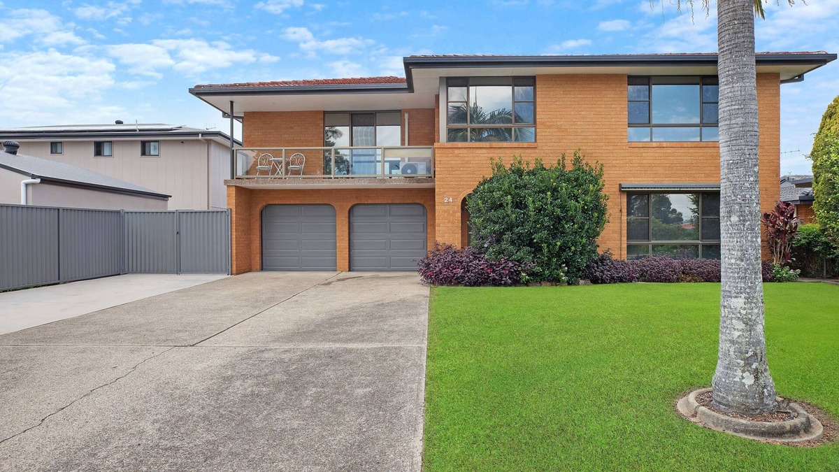 Port Macquarie House | Canal Frontage with Private Jetty