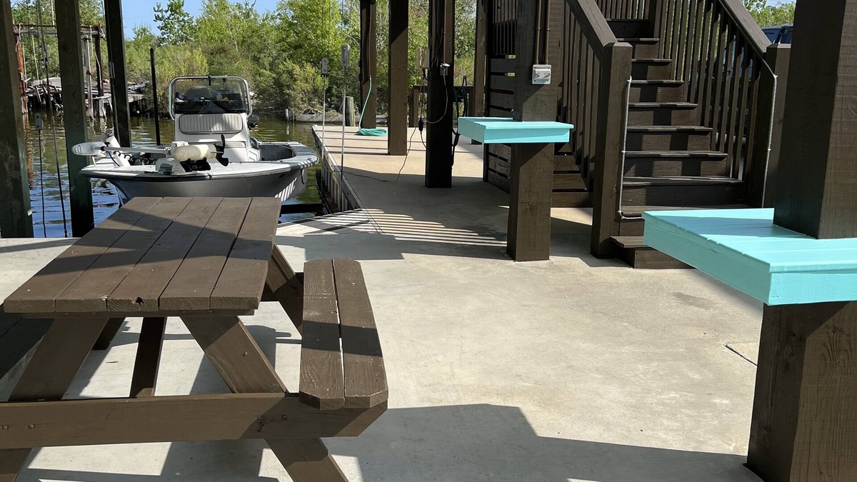 Hackberry House | Canal home near great fishing, gambling,restaurants and the beach