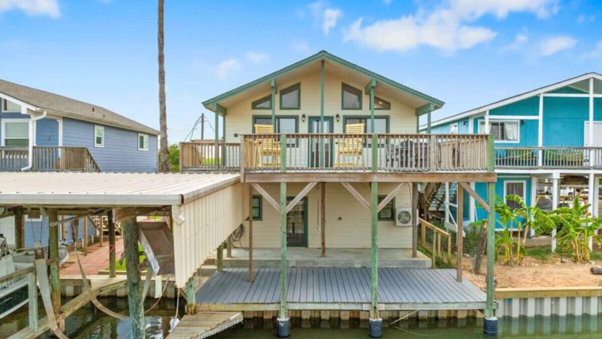 Freeport House | Canal Home with Two Docks and Large Gameroom