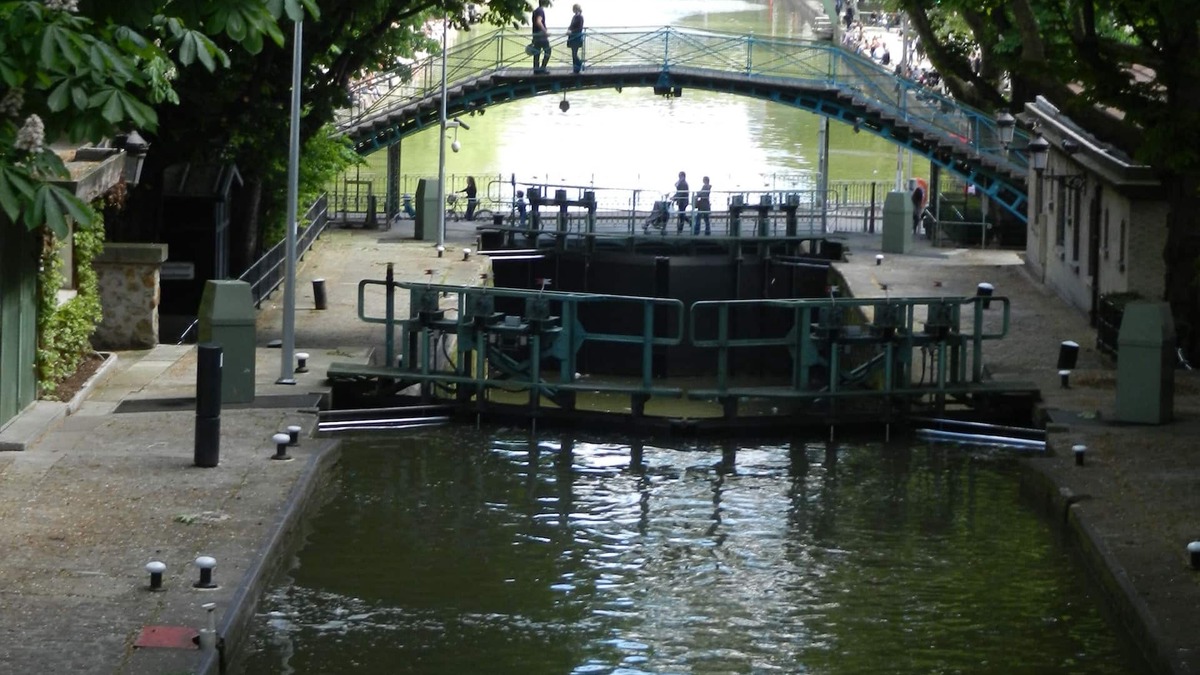 Porte-Saint-Martin Apartment | Canal Saint Martin in the footsteps of "Hotel du Nord"