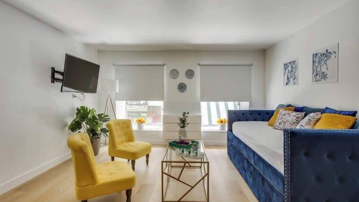 Porte-Saint-Martin Apartment | Canal St Martin - Modern studio