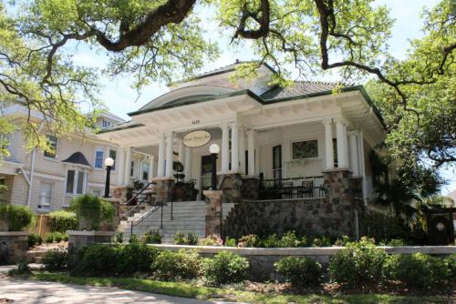 Mid-City Bed & Breakfast | Canal Street Inn