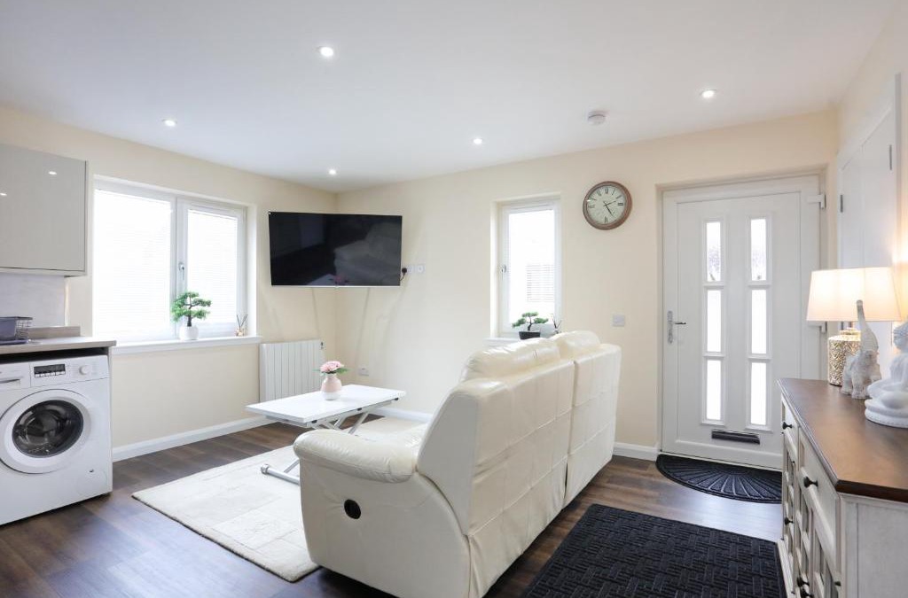 Broxburn House | Canal View Cottage