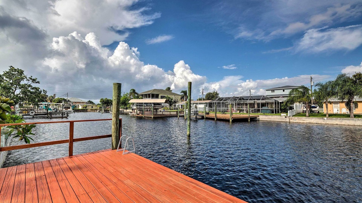 Hudson Beach Estates House | Canalfront Hudson Home w/Private Dock & Yard!