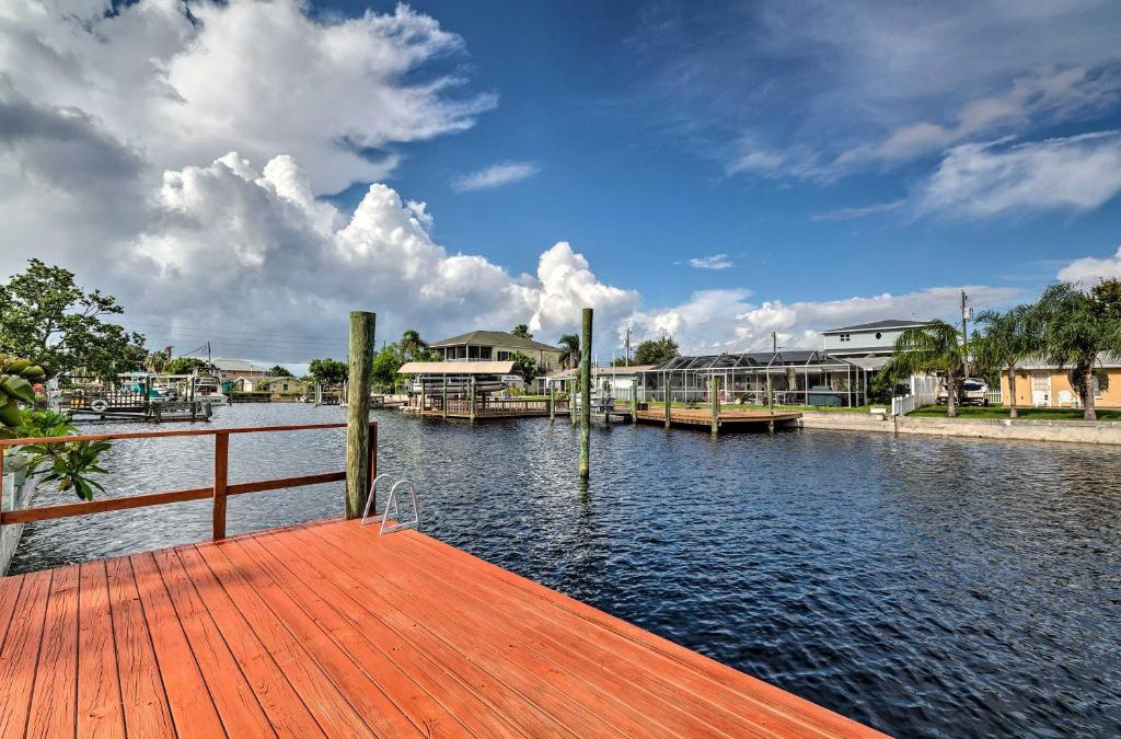 Hudson Beach Estates House | Canalfront Hudson Home with Private Dock and Yard!