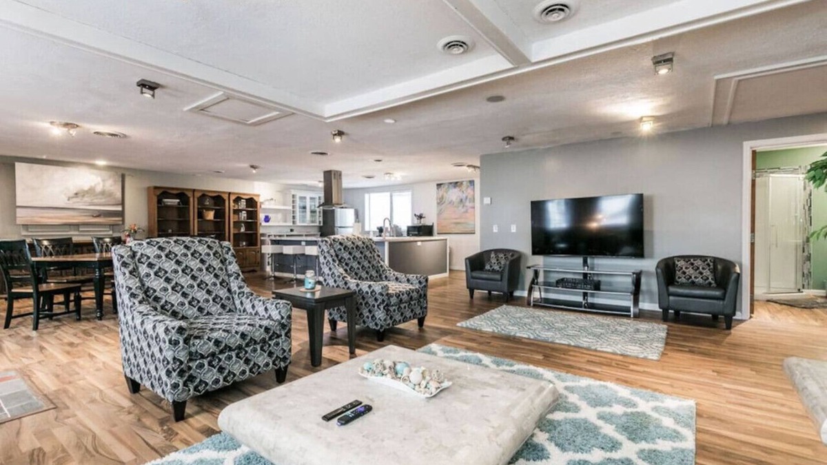 Sylvan Beach House | CanalSide Casa- Beautifully located