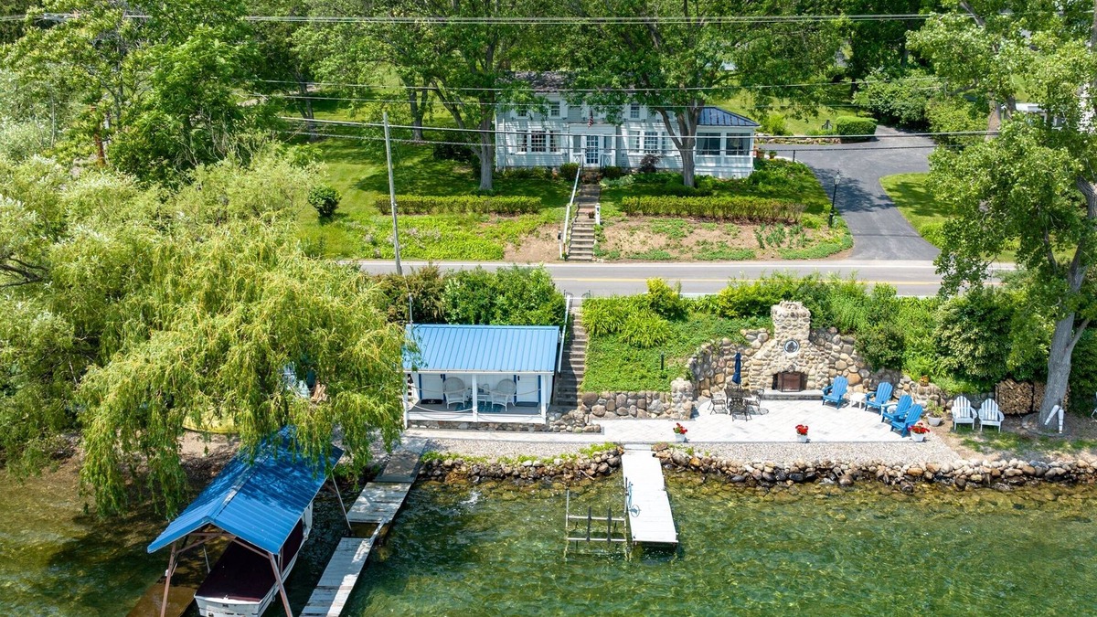 Canandaigua House | Canandaigua Lake Front, Hot Tub, Fire pit, Kayaks, Game Room