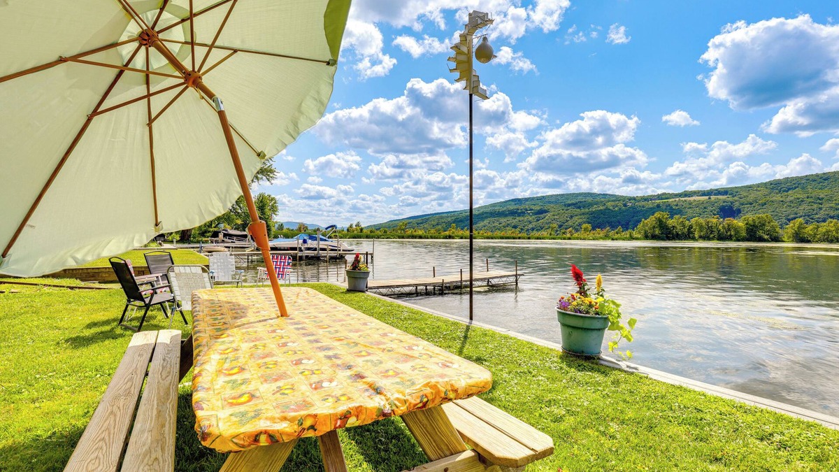 Middlesex Cottage | Canandaigua Lakefront Gem w/Dock & Boat Slip