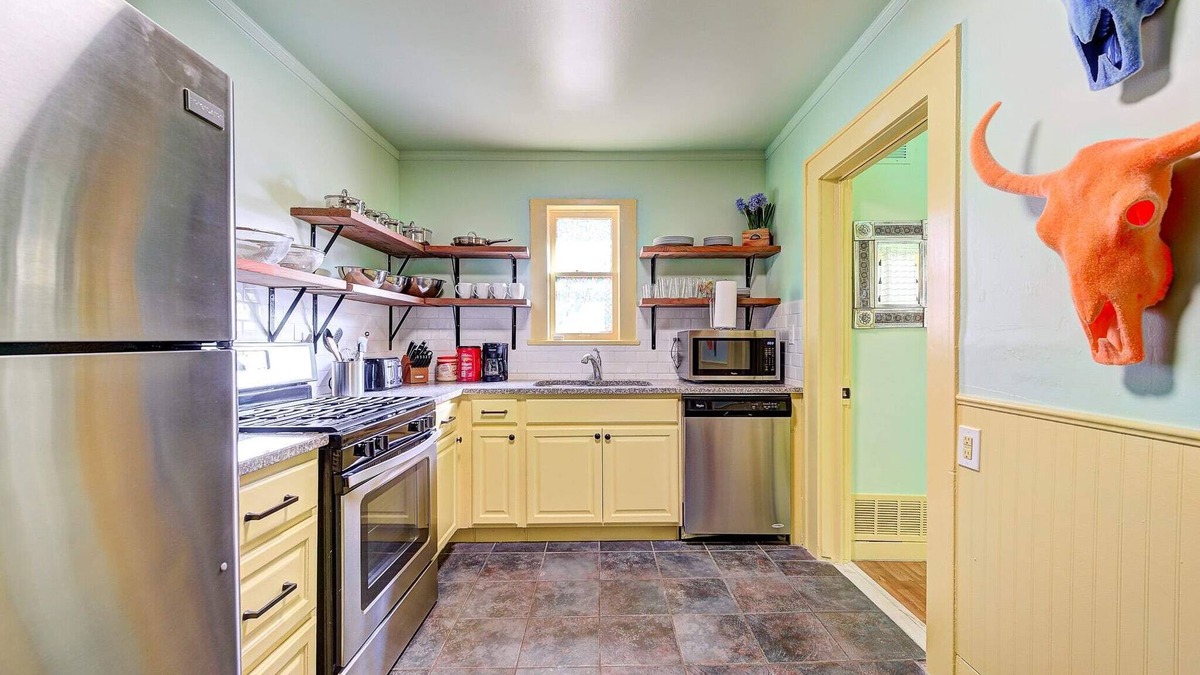 Central Oklahoma City House | Canary Cottage-brighten your stay-central NW OKC