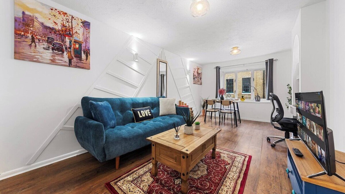 Island Gardens Apartment | Canary Wharf+ 2Bed + Free parking+ Smart TV