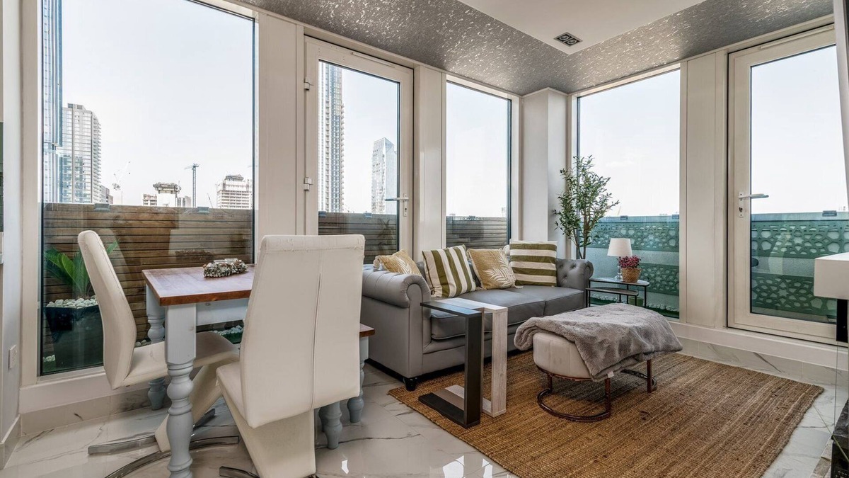 Isle of Dogs Apartment | Canary Wharf Retreat with Free Secure Parking