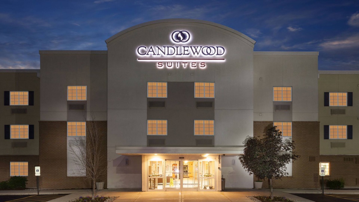 Aurora Hotel | Candlewood Suites Aurora-Naperville by IHG