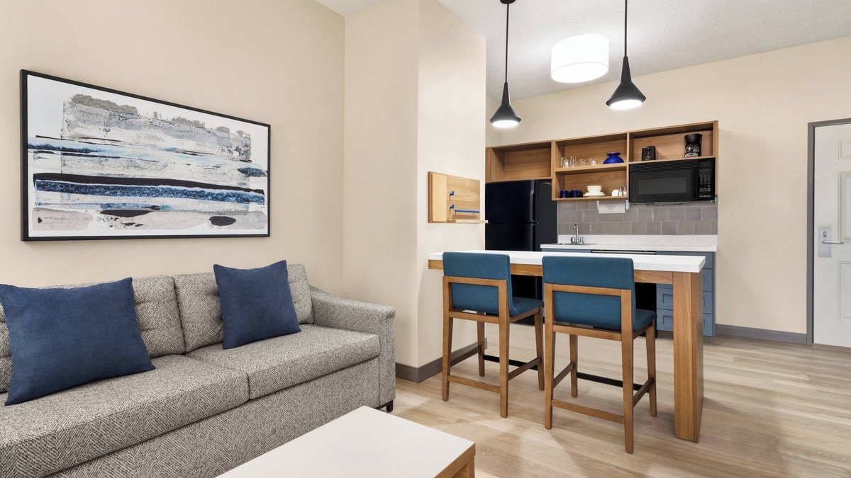 Boise Hotel | Candlewood Suites Boise - Towne Square by IHG