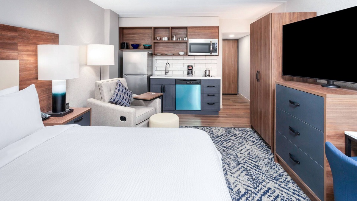 Columbus Hotel | Candlewood Suites Columbus North by IHG
