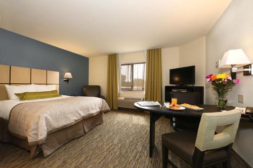 Lansing Hotel | Candlewood Suites East Lansing by IHG