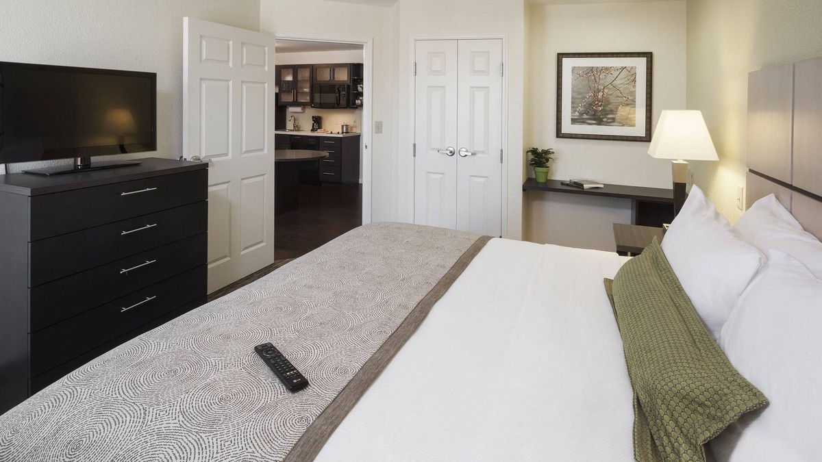 Oak Grove Hotel | Candlewood Suites Fort Campbell - Oak Grove by IHG