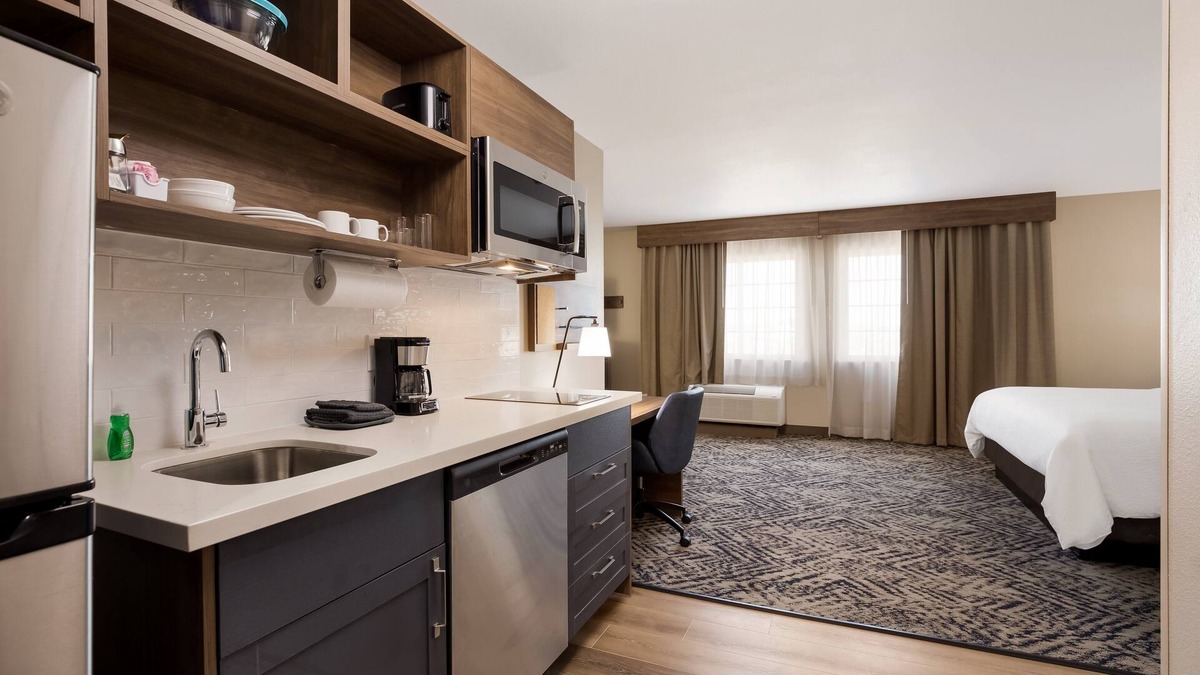 Lafayette Hotel | Candlewood Suites Lafayette - River Ranch by IHG